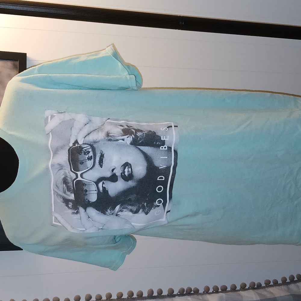 Popular Poison good vibes tee. Size medium